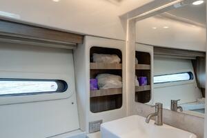 Regal XO 38 Lady G- VIP Stateroom Head
