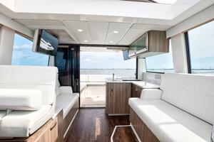 Regal XO 38 Lady G- Salon