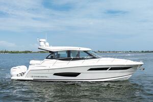 Regal XO 38 Lady G- Profile