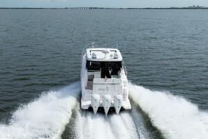 Regal XO 38 Lady G- Profile