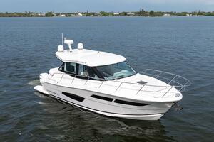 Regal XO 38 Lady G- Profile