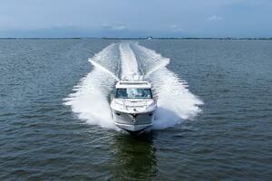 Regal XO 38 Lady G- Profile