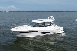 Regal XO 38 Lady G- Profile