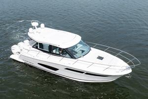 Regal XO 38 Lady G- Profile