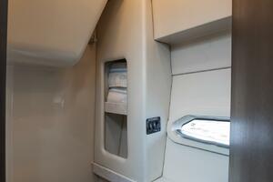Regal XO 38 Lady G- VIP Stateroom Head