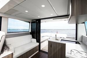 Regal XO 38 Lady G- Salon