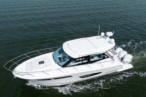Regal XO 38 Lady G- Profile