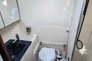 Vee Berth Head w/ Shower Stall