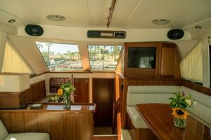 2002 Riviera 40 Flybridge - SKIESTA - Salon