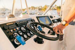 2002 Riviera 40 Flybridge - SKIESTA - Helm