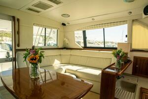 2002 Riviera 40 Flybridge - SKIESTA - Salon