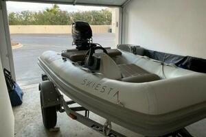 2002 Riviera 40 Flybridge - SKIESTA - Dinghy