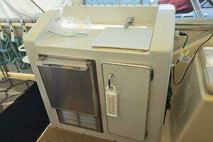 1986 Chris-Craft 381 Catalina thumbnail 8