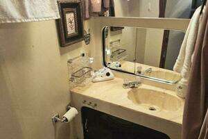 1986 Chris-Craft 381 Catalina thumbnail 34