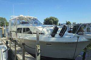 1986 Chris-Craft 381 Catalina thumbnail 3