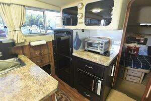 1986 Chris-Craft 381 Catalina thumbnail 22