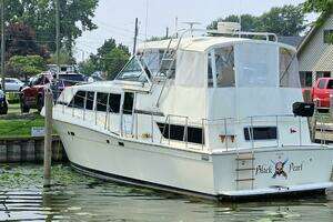 1986 Chris-Craft 381 Catalina thumbnail 5