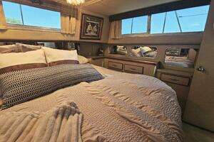 1986 Chris-Craft 381 Catalina thumbnail 28