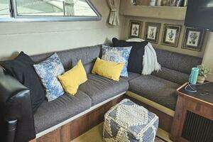 1986 Chris-Craft 381 Catalina thumbnail 19