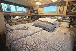 1986 Chris-Craft 381 Catalina thumbnail 27