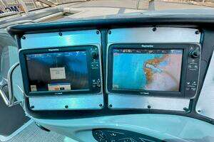 2005 Cruisers Yachts 540 Express thumbnail 35