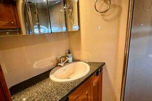 2005 Cruisers Yachts 540 Express thumbnail 55