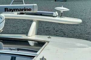 2005 Cruisers Yachts 540 Express thumbnail 20
