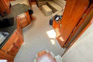 2005 Cruisers Yachts 540 Express thumbnail 38