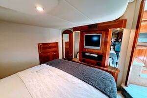 2005 Cruisers Yachts 540 Express thumbnail 53