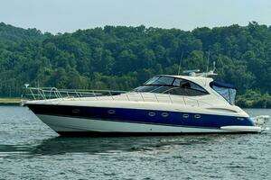 2005 Cruisers Yachts 540 Express thumbnail 10