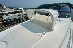 2005 Cruisers Yachts 540 Express thumbnail 17