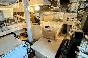 2005 Cruisers Yachts 540 Express thumbnail 62