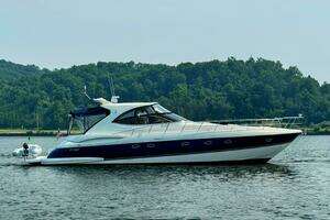 2005 Cruisers Yachts 540 Express thumbnail 6