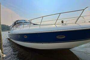 2005 Cruisers Yachts 540 Express thumbnail 14
