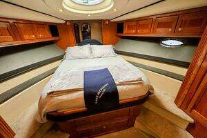 2005 Cruisers Yachts 540 Express thumbnail 47