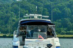 2005 Cruisers Yachts 540 Express thumbnail 11
