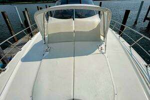 2005 Cruisers Yachts 540 Express thumbnail 16