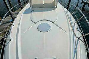 2005 Cruisers Yachts 540 Express thumbnail 18