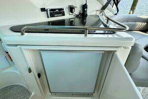 2005 Cruisers Yachts 540 Express thumbnail 37