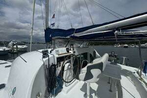 2000 Lagoon 380 thumbnail 16