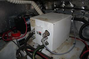 34 ft Mainship - 6 Gallon Atwood Water Heater