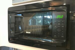 34 ft Mainship - New Microwave