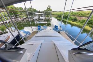 34 ft Mainship - Flybridge to Bow Walkthrough