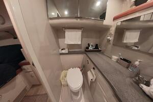 34 ft Mainship - Aft Cabin Head