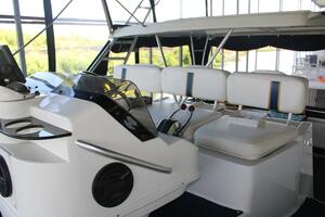 34 ft Mainship - Helm Seating