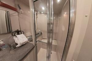 34 ft Mainship - Aft Cabin Shower