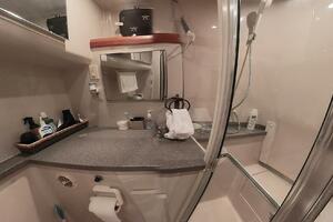 34 ft Mainship - Aft Cabin Vanity