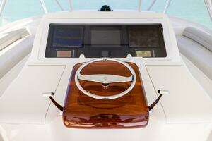 2011 Viking 70 Convertible thumbnail 37
