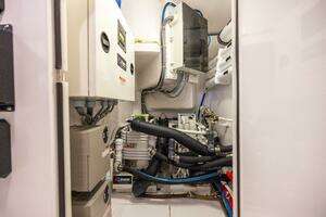 2011 Viking 70 Convertible thumbnail 65