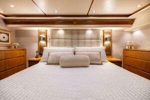 2011 Viking 70 Convertible thumbnail 56